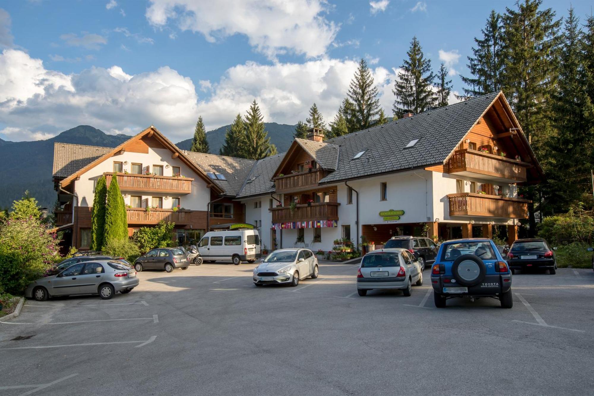 Art Hotel Kristal Бохинь Экстерьер фото